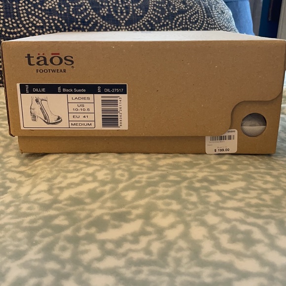 NWT Taos Dillie black suede boots Size 41 (U.S. 10 - 10.5) - Picture 5 of 12